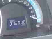 2013 Toyota Camry LE z VIN 4T1BD1FK9DU092389, wystawiony jako IAAI lot #42423524 z przebiegiem 312 006 mil mil oraz . Historia ofert i sprzedaży dostępna na DreamBid. Obrazek 15.