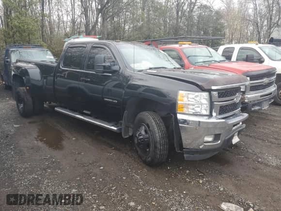 2011 Chevrolet Silverado 3500HD DRW LTZ z VIN 1GC4K1C83BF151966, wystawiony jako Copart lot #53119015 z przebiegiem 290 164 mil mil oraz Szkoda całkowita • Salvage title. Historia ofert i sprzedaży dostępna na DreamBid. Obrazek 4.