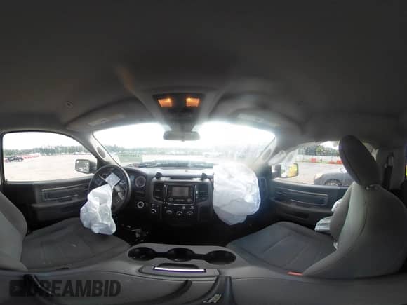 2019 Ram 1500 Tradesman z VIN 3C6JR6DT0KG506015, wystawiony jako IAAI lot #42857503 z przebiegiem 64 834 mil mil oraz . Historia ofert i sprzedaży dostępna na DreamBid. Obrazek 18.