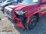 2022 Toyota Tacoma SR5 z VIN 3TMDZ5BN6NM139342, wystawiony jako IAAI lot #42711808 z przebiegiem 46 826 mil mil oraz . Historia ofert i sprzedaży dostępna na DreamBid. Obrazek 6.