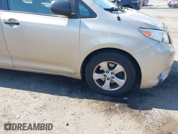 2014 Toyota Sienna L with VIN 5TDZK3DC6ES497292, listed as a IAAI auction lot 42634167 with 211,769 mi miles and . Bid and sale history available at DreamBid. Image 21.