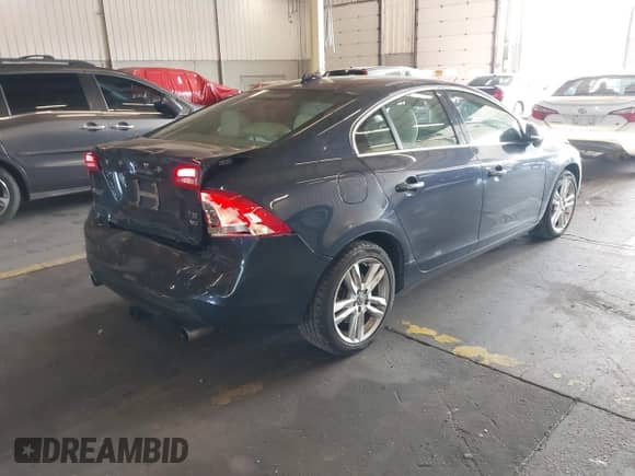 2013 Volvo S60 T5 с VIN YV1612FH9D2184973, выставлен на аукционе IAAI как лот 43136800 с пробегом 106 699 миль миль и . История ставок и продаж доступна на DreamBid. Изображение 4.