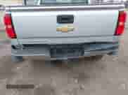 2017 Chevrolet Silverado 1500 Work Truck z VIN 3GCUKNEC8HG515623, wystawiony jako IAAI lot #42752210 z przebiegiem 166 066 mil mil oraz . Historia ofert i sprzedaży dostępna na DreamBid. Obrazek 6.