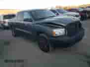 2007 Dodge Dakota SLT z VIN 1D7HE48N87S107409, wystawiony jako Copart lot #84056444 z przebiegiem 226 839 mil mil oraz Szkoda całkowita • Salvage title. Historia ofert i sprzedaży dostępna na DreamBid. Obrazek 4.