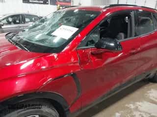 2024 Chevrolet Blazer EV eAWD RS z VIN 3GNKDCRJ9RS163625, wystawiony jako IAAI lot #42553354 z przebiegiem 18 406 mil mil oraz . Historia ofert i sprzedaży dostępna na DreamBid. Obrazek 6.