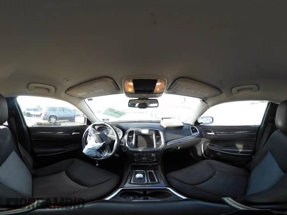 2018 Chrysler 300 Touring L с VIN 2C3CCAAG0JH137463, выставлен на аукционе IAAI как лот 43385727 с пробегом 108 898 миль миль и . История ставок и продаж доступна на DreamBid. Изображение 18.