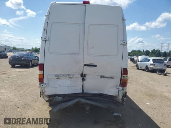2005 Dodge Sprinter with VIN WD0PD644455841663, listed as a Copart auction lot 62186265 with 247,346 mi miles and Salvage title. Bid and sale history available at DreamBid. Image 6.