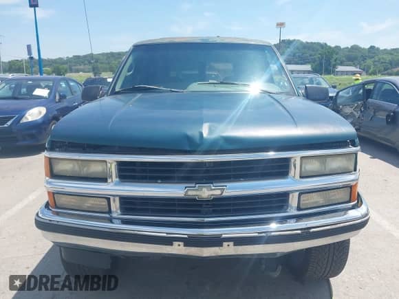 1995 Chevrolet Suburban с VIN 1GNFK16K3SJ341397, выставлен на аукционе IAAI как лот 42842527 с пробегом 92 689 миль миль и . История ставок и продаж доступна на DreamBid. Изображение 12.