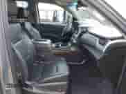 2017 Chevrolet Suburban LT z VIN 1GNSCHKC9HR230706, wystawiony jako IAAI lot #42187423 z przebiegiem 117 432 mil mil oraz . Historia ofert i sprzedaży dostępna na DreamBid. Obrazek 5.