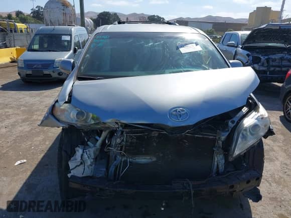 2015 Toyota Sienna LE AAS z VIN 5TDKK3DC3FS685643, wystawiony jako IAAI lot #43401772 z przebiegiem 203 402 mil mil oraz . Historia ofert i sprzedaży dostępna na DreamBid. Obrazek 12.