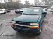 1998 Chevrolet S-10 LS z VIN 1GCCS14X9W8238993, wystawiony jako IAAI lot #40897351 z przebiegiem 202 685 mil mil oraz . Historia ofert i sprzedaży dostępna na DreamBid. Obrazek 6.