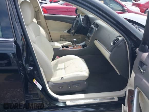 2012 Lexus IS 350 z VIN JTHCE5C27C5002178, wystawiony jako IAAI lot #42903844 z przebiegiem Nie podano mil oraz . Historia ofert i sprzedaży dostępna na DreamBid. Obrazek 5.