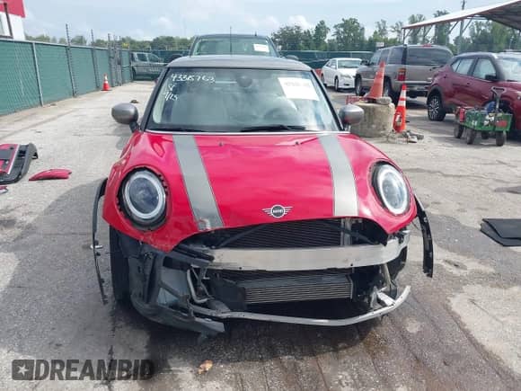 2022 MINI Hardtop Cooper z VIN WMW33DH00N2R91581, wystawiony jako IAAI lot #43315763 z przebiegiem 30 394 mil mil oraz . Historia ofert i sprzedaży dostępna na DreamBid. Obrazek 13.