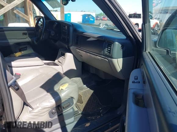 2002 Chevrolet Tahoe Z71 z VIN 1GNEK13Z02R128048, wystawiony jako IAAI lot #42409965 z przebiegiem 249 253 mil mil oraz . Historia ofert i sprzedaży dostępna na DreamBid. Obrazek 5.