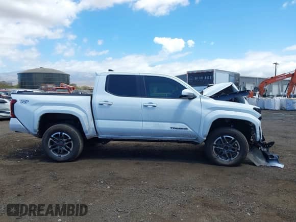 2024 Toyota Tacoma SR5 with VIN 3TYLB5JNXRT010533, listed as a IAAI auction lot 42955728 with 20,995 mi miles and . Bid and sale history available at DreamBid. Image 14.