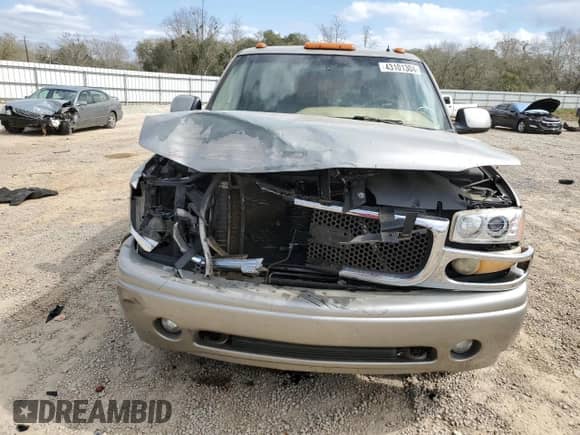 2002 GMC Sierra 1500 Denali z VIN 2GTFK69U921333849, wystawiony jako Copart lot #43101304 z przebiegiem 267 354 mil mil oraz Szkoda całkowita • Salvage title. Historia ofert i sprzedaży dostępna na DreamBid. Obrazek 5.