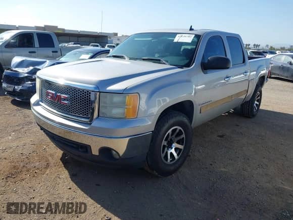 2007 GMC Sierra 1500 SLE1 z VIN 3GTEC13C47G522872, wystawiony jako IAAI lot #42220702 z przebiegiem 109 543 mil mil oraz . Historia ofert i sprzedaży dostępna na DreamBid. Obrazek 2.