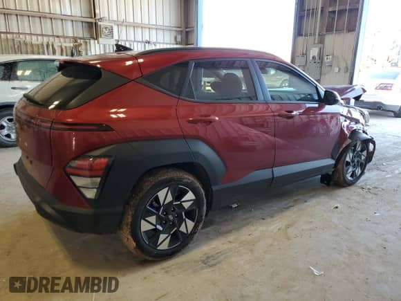2024 Hyundai Kona SEL с VIN KM8HB3ABXRU082688, выставлен на аукционе Copart как лот 80265784 с пробегом 13 391 миль миль и Списание • Salvage title. История ставок и продаж доступна на DreamBid. Изображение 3.
