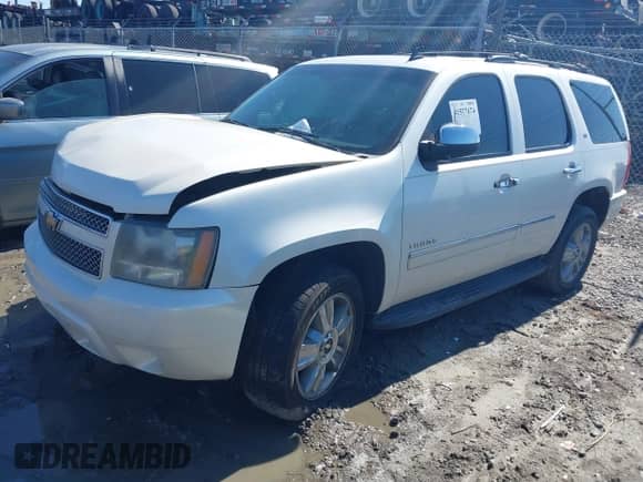 2010 Chevrolet Tahoe LTZ z VIN 1GNUCCE01AR184758, wystawiony jako IAAI lot #41577674 z przebiegiem 245 352 mil mil oraz . Historia ofert i sprzedaży dostępna na DreamBid. Obrazek 2.