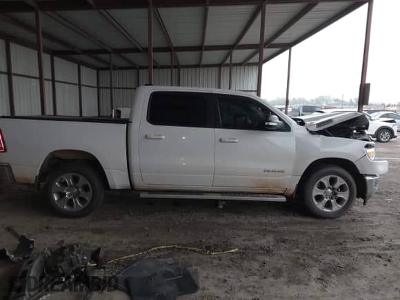 2021 Ram 1500 Lone Star z VIN 1C6RREFT1MN646966, wystawiony jako IAAI lot #42152069 z przebiegiem 48 645 mil mil oraz . Historia ofert i sprzedaży dostępna na DreamBid. Obrazek 13.