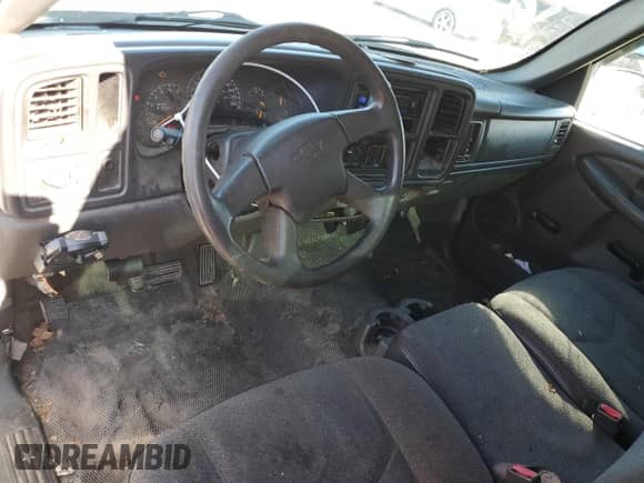 2005 Chevrolet Silverado 1500 z VIN 1GCEC14T95Z121233, wystawiony jako Copart lot #80187394 z przebiegiem 207 659 mil mil oraz Czysty tytuł • Clean title. Historia ofert i sprzedaży dostępna na DreamBid. Obrazek 8.