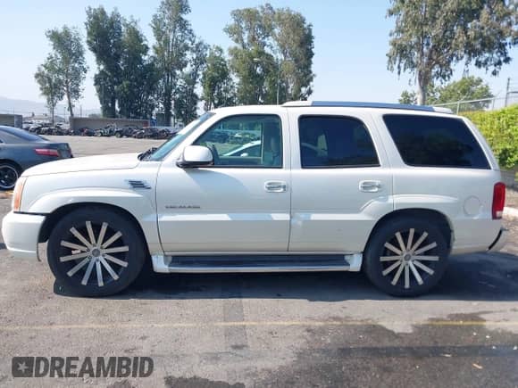 2004 Cadillac Escalade with VIN 1GYEC63T74R310907, listed as a IAAI auction lot 42747095 with 165,755 mi miles and . Bid and sale history available at DreamBid. Image 14.