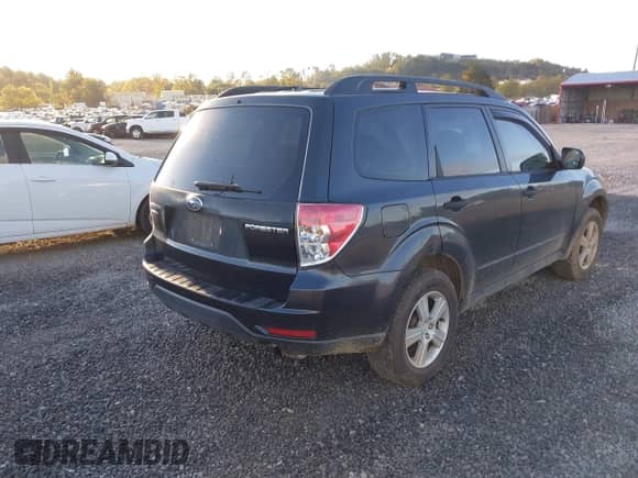 2010 Subaru Forester X с VIN JF2SH6BC8AG768637, выставлен на аукционе IAAI как лот 43417282 с пробегом 178 271 миль миль и . История ставок и продаж доступна на DreamBid. Изображение 4.