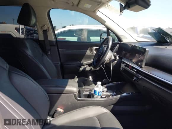 2025 Kia Sorento EX with VIN KNDRHDJG0S5324381, listed as a IAAI auction lot 43230055 with 40,197 mi miles and . Bid and sale history available at DreamBid. Image 5.