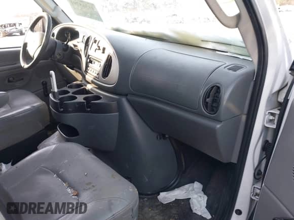 2006 Ford Econoline Cargo z VIN 1FTNE24WX6HB18195, wystawiony jako IAAI lot #41365791 z przebiegiem 127 759 mil mil oraz . Historia ofert i sprzedaży dostępna na DreamBid. Obrazek 5.