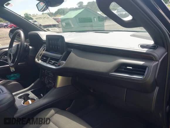 2023 Chevrolet Suburban LS z VIN 1GNSKBKD7PR110877, wystawiony jako IAAI lot #42519916 z przebiegiem 96 608 mil mil oraz . Historia ofert i sprzedaży dostępna na DreamBid. Obrazek 5.