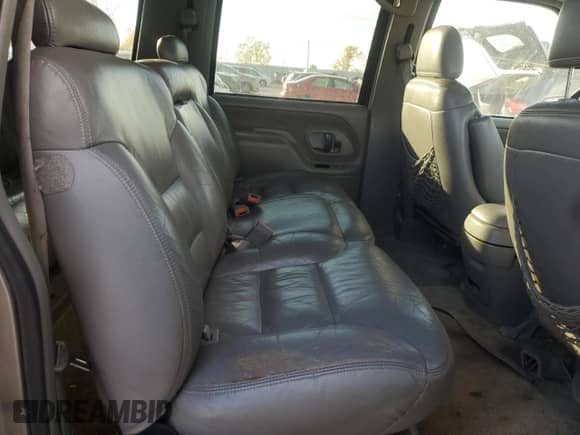 1999 Chevrolet Suburban with VIN 1GNFK16R0XJ498194, listed as a Copart auction lot 90438125 with 266,394 mi miles and Clean title. Bid and sale history available at DreamBid. Image 11.