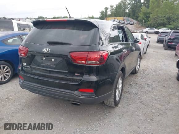 2020 Kia Sorento L with VIN 5XYPG4A37LG628761, listed as a IAAI auction lot 42959898 with 141,947 mi miles and . Bid and sale history available at DreamBid. Image 4.
