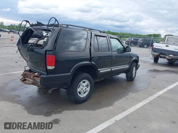 2000 Chevrolet Blazer LS with VIN 1GNDT13W2Y2297715, listed as a IAAI auction lot 42315268 with 198,508 mi miles and . Bid and sale history available at DreamBid. Image 4.