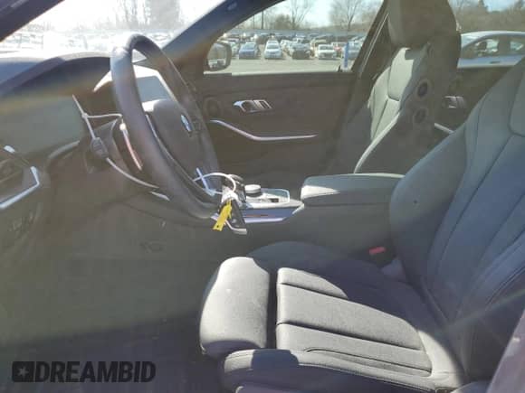 2021 BMW 3 Series 330e xDrive z VIN 3MW5P9J05M8B82131, wystawiony jako Copart lot #45140713 z przebiegiem 13 926 mil mil oraz . Historia ofert i sprzedaży dostępna na DreamBid. Obrazek 7.