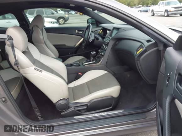 2013 Hyundai Genesis Coupe Premium с VIN KMHHT6KD3DU100214, выставлен на аукционе IAAI как лот 43370396 с пробегом 158 227 миль миль и . История ставок и продаж доступна на DreamBid. Изображение 5.