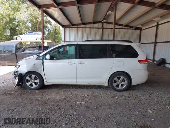 2014 Toyota Sienna LE with VIN 5TDKK3DC6ES508311, listed as a IAAI auction lot 43235557 with 253,129 mi miles and . Bid and sale history available at DreamBid. Image 14.