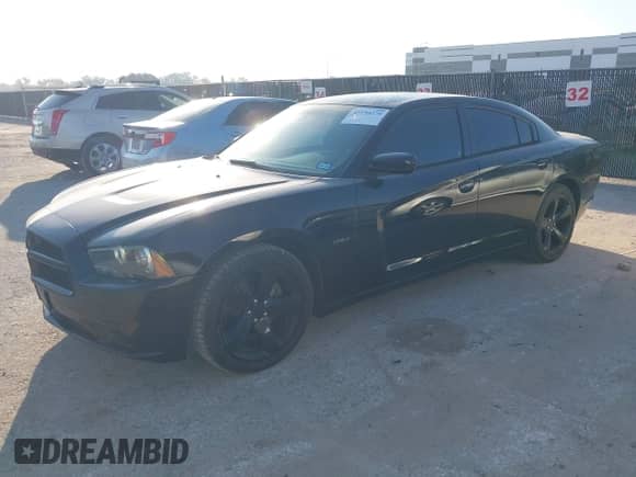 2014 Dodge Charger RT Max z VIN 2C3CDXCTXEH226957, wystawiony jako IAAI lot #43450279 z przebiegiem 259 622 mil mil oraz . Historia ofert i sprzedaży dostępna na DreamBid. Obrazek 2.
