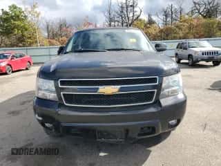 2014 Chevrolet Suburban LT с VIN 1GNSKJE77ER110021, выставлен на аукционе Copart как лот 82600855 с пробегом 220 769 миль миль и Чистый • Clean title. История ставок и продаж доступна на DreamBid. Изображение 5.