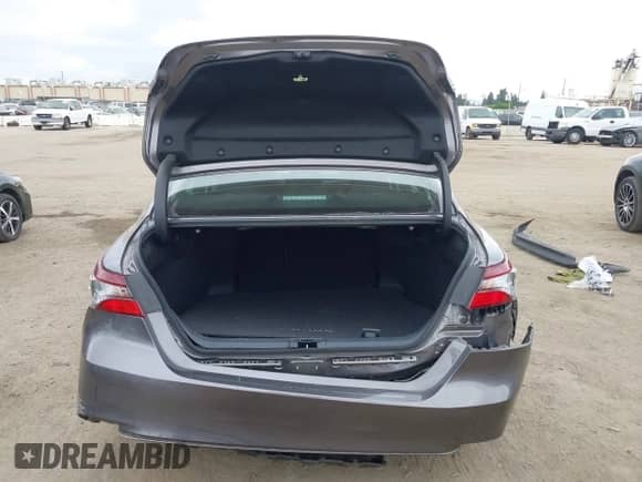 2023 Toyota Camry LE z VIN 4T1C11AKXPU119236, wystawiony jako IAAI lot #43326388 z przebiegiem 23 626 mil mil oraz . Historia ofert i sprzedaży dostępna na DreamBid. Obrazek 17.