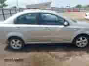 2008 Chevrolet Aveo LT z VIN KL1TG56678B069082, wystawiony jako IAAI lot #42314421 z przebiegiem 164 296 mil mil oraz . Historia ofert i sprzedaży dostępna na DreamBid. Obrazek 13.