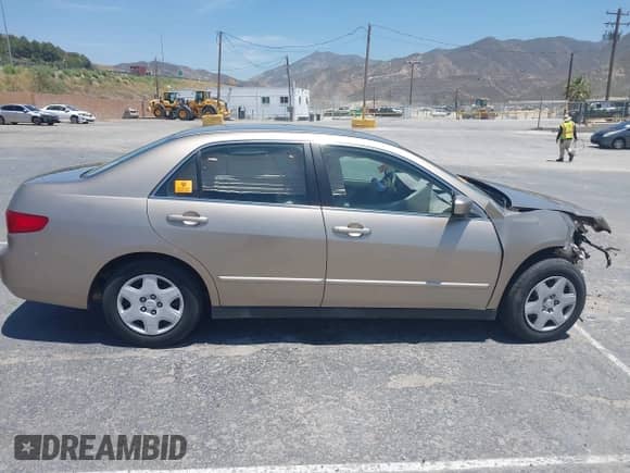 2005 Honda Accord LX с VIN JHMCM56475C004673, выставлен на аукционе IAAI как лот 42477938 с пробегом Не указан миль и . История ставок и продаж доступна на DreamBid. Изображение 13.