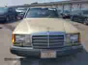 1987 Mercedes-Benz 300 E z VIN WDBEA30D4HA511061, wystawiony jako Copart lot #70599034 z przebiegiem 174 733 mil mil oraz Nie do naprawy • Non repairable. Historia ofert i sprzedaży dostępna na DreamBid. Obrazek 5.