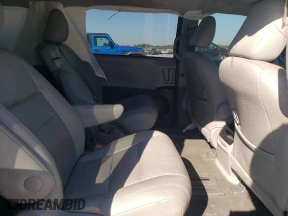 2017 Toyota Sienna XLE с VIN 5TDYZ3DC0HS803804, выставлен на аукционе Copart как лот 84789375 с пробегом 217 747 миль миль и Списание • Salvage title. История ставок и продаж доступна на DreamBid. Изображение 11.