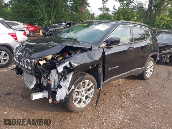 2024 Jeep Compass Latitude Lux с VIN 3C4NJDFN3RT124051, выставлен на аукционе IAAI как лот 42749782 с пробегом 7 856 миль миль и . История ставок и продаж доступна на DreamBid. Изображение 17.