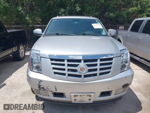2013 Cadillac Escalade with VIN 1GYS3AEF0DR219037, listed as a IAAI auction lot 42755060 with 132,292 mi miles and . Bid and sale history available at DreamBid. Image 11.