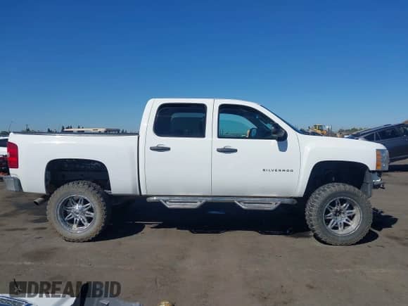 2013 Chevrolet Silverado 1500 LT z VIN 3GCPKSEA4DG107799, wystawiony jako IAAI lot #43397786 z przebiegiem 169 282 mil mil oraz . Historia ofert i sprzedaży dostępna na DreamBid. Obrazek 14.