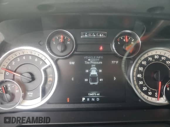 2018 Ram 1500 Big Horn z VIN 1C6RR6LG7JS245335, wystawiony jako Copart lot #84951235 z przebiegiem 134 573 mil mil oraz Szkoda całkowita • Salvage title. Historia ofert i sprzedaży dostępna na DreamBid. Obrazek 9.