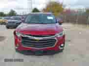 2018 Chevrolet Traverse LT Cloth z VIN 1GNEVGKW5JJ235448, wystawiony jako IAAI lot #43555205 z przebiegiem 111 945 mil mil oraz . Historia ofert i sprzedaży dostępna na DreamBid. Obrazek 12.