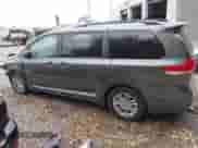 2012 Toyota Sienna XLE с VIN 5TDYK3DC0CS229184, выставлен на аукционе IAAI как лот 43523305 с пробегом 206 407 миль миль и . История ставок и продаж доступна на DreamBid. Изображение 14.