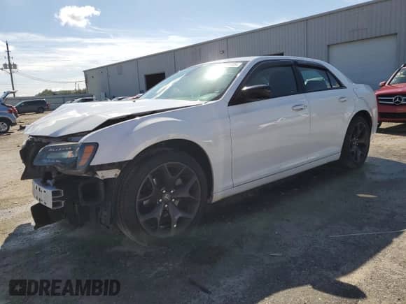2021 Chrysler 300 Touring с VIN 2C3CCAAG1MH617435, выставлен на аукционе Copart как лот 82034405 с пробегом 75 977 миль миль и Списание • Salvage title. История ставок и продаж доступна на DreamBid. Изображение 1.
